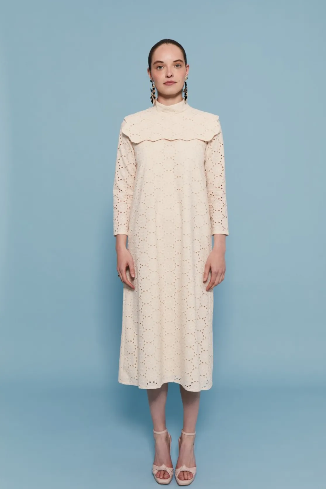 VESTIDO TROQUELBEIGE*Coosy Hot